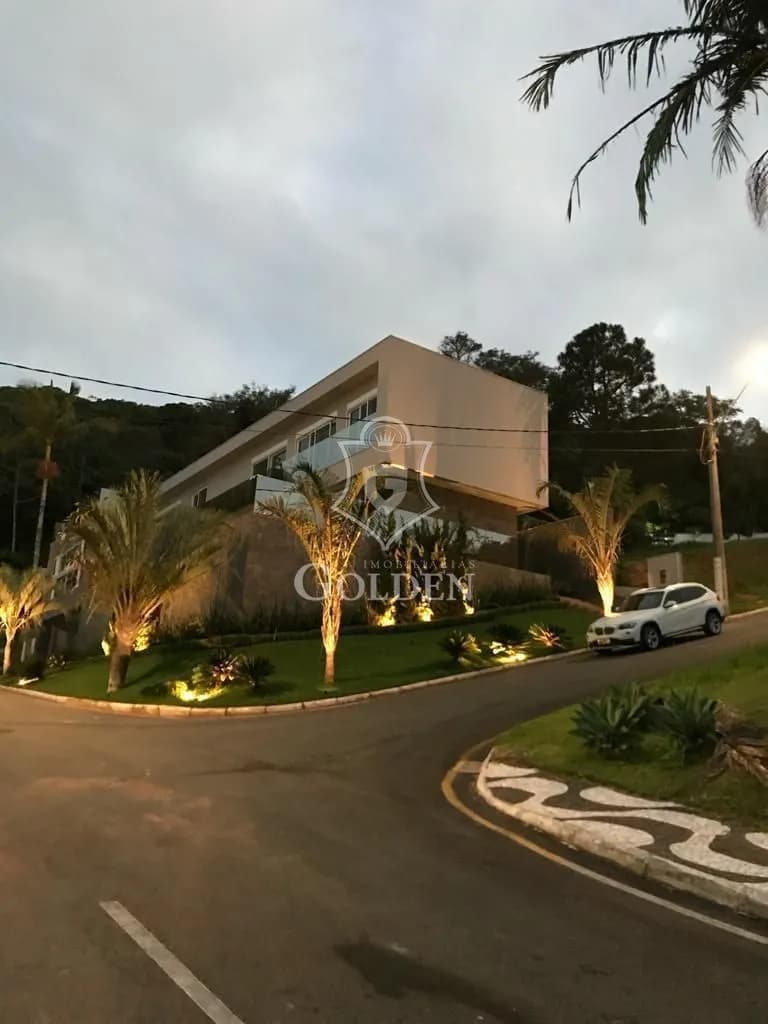 CASA NO CONDOMÍNIO BELLA VISTA — 3