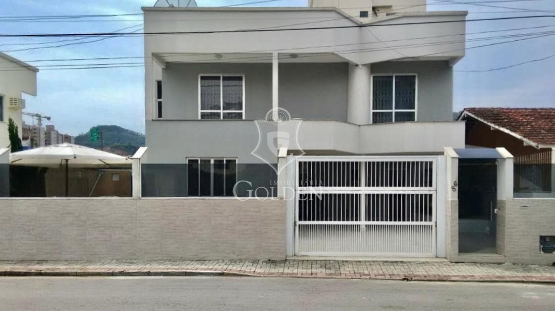 ÓTIMA CASA NO CENTRO DE ITAPEMA