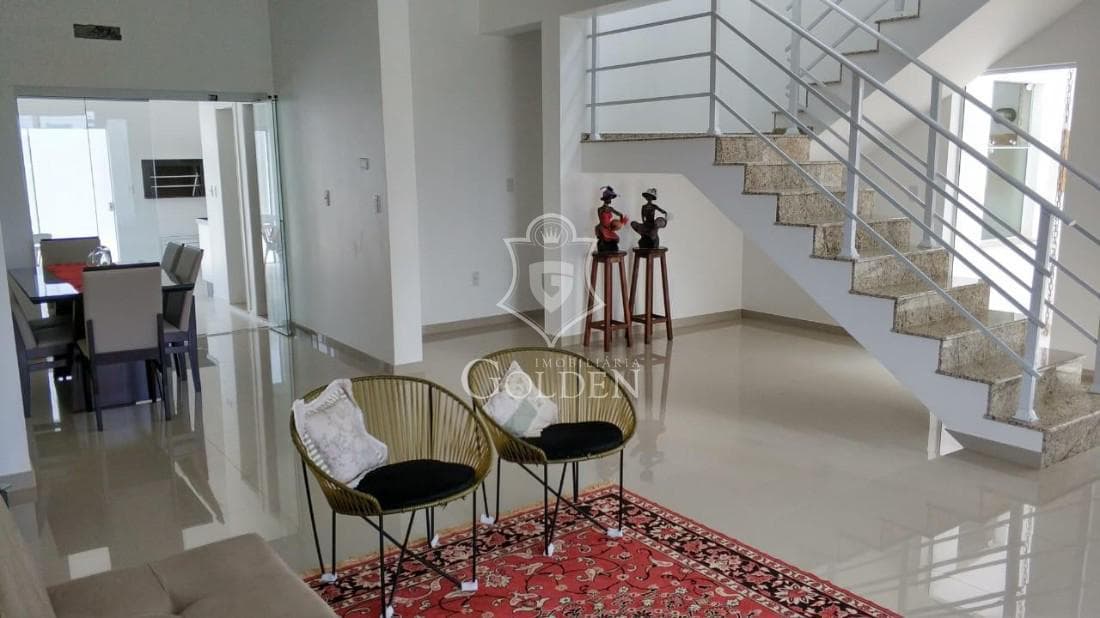 ÓTIMA CASA EM BALNEÁRIO PEREQUÊ — 4