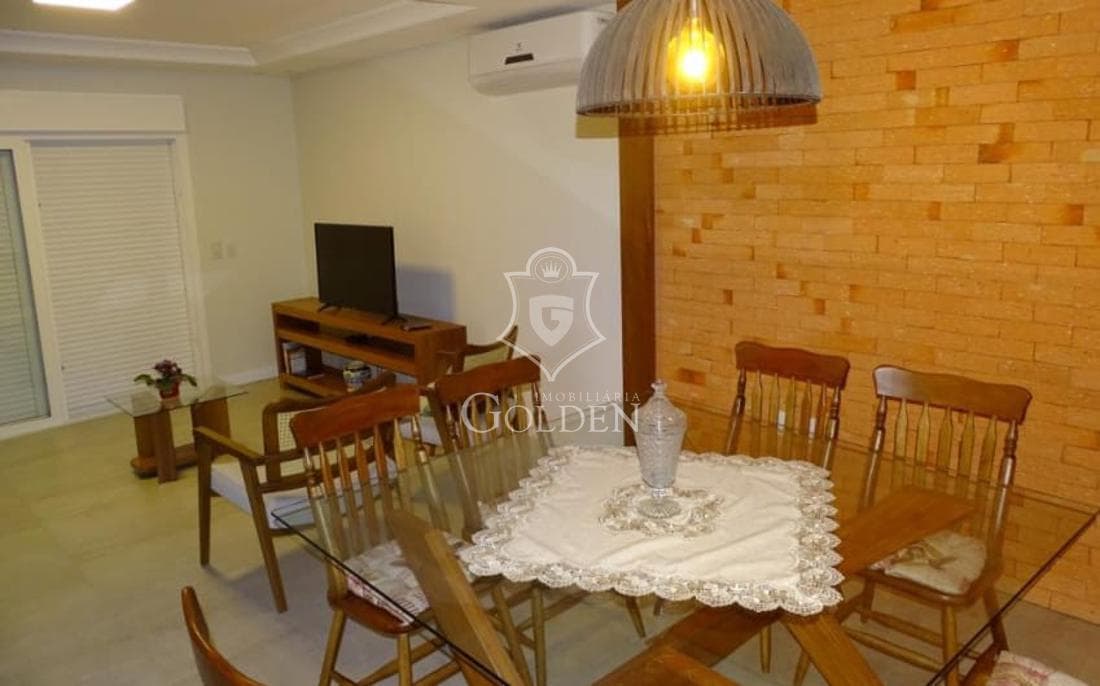 LINDA CASA EM BOMBAS — 2