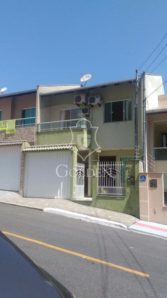 CASA BAIRRO ARIRIBÁ - BALNEÁRIO CAMBORIÚ