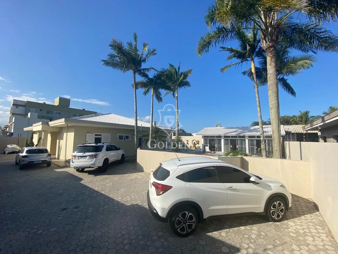 CASA COM 3 SUÍTES EM TIJUCAS — 2
