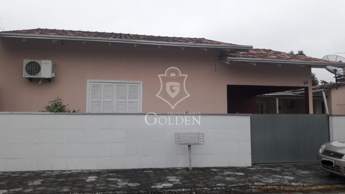3 CASAS JUNTAS A VENDA EM MEIA PRAIA