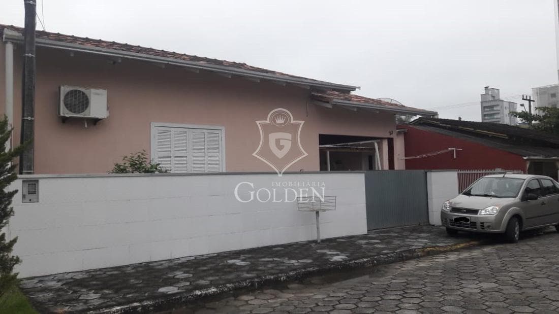 3 CASAS JUNTAS A VENDA EM MEIA PRAIA — 2