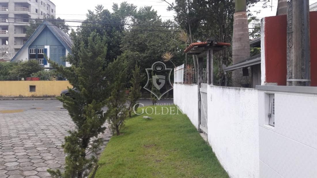 3 CASAS JUNTAS A VENDA EM MEIA PRAIA — 3