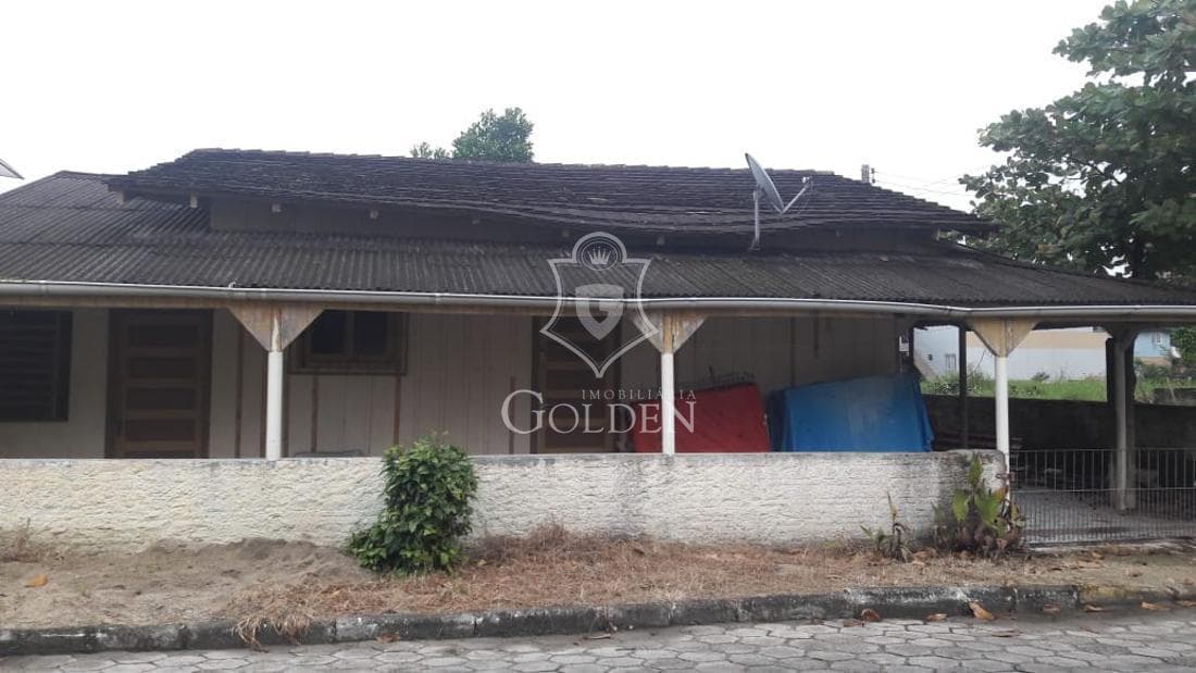 3 CASAS JUNTAS A VENDA EM MEIA PRAIA — 4