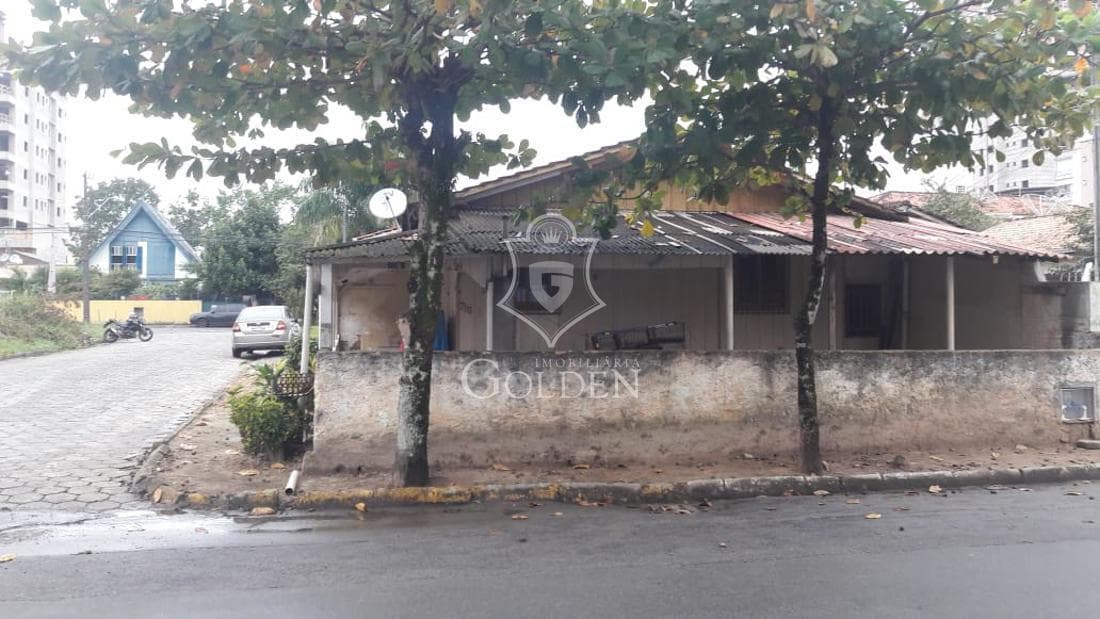 3 CASAS JUNTAS A VENDA EM MEIA PRAIA — 5