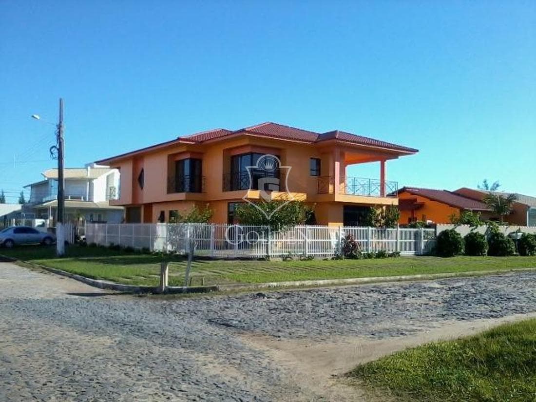 CASA EM ITAPIRUBÁ