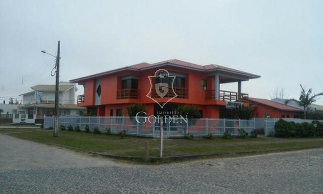 CASA EM ITAPIRUBÁ — 2