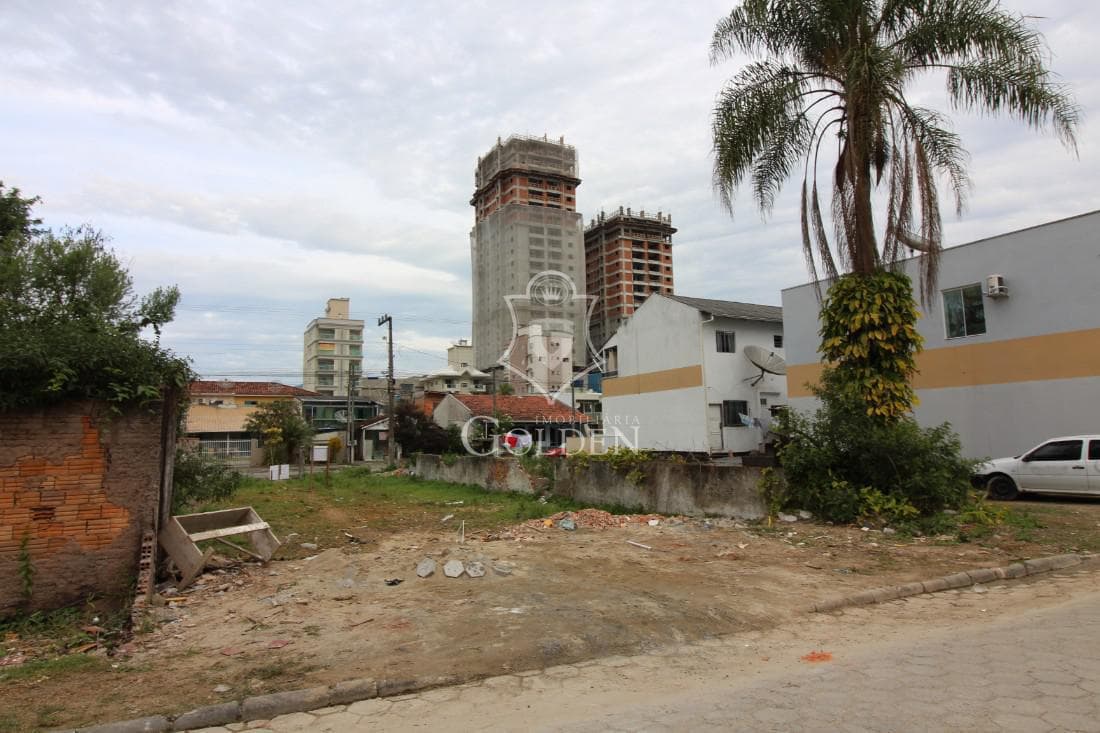TERRENO A VENDA EM MEIA PRAIA — 2