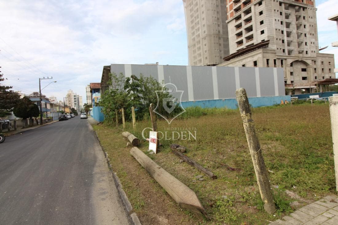 TERRENO A VENDA EM MEIA PRAIA — 2
