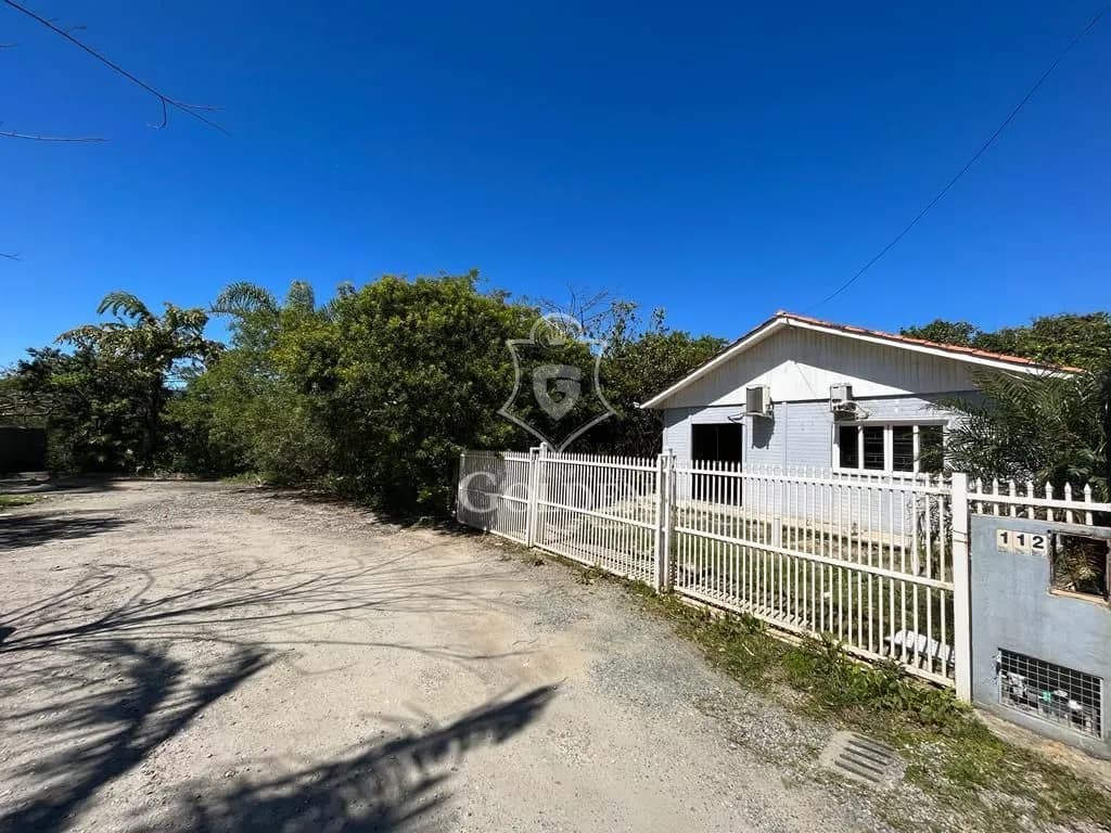 CASA EM BALNEÁRIO PEREQUÊ