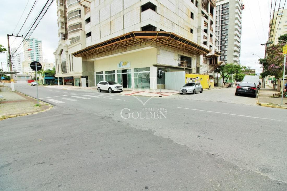 SALA COMERCIAL DE ESQUINA FRENTE 2ª AV. — 2