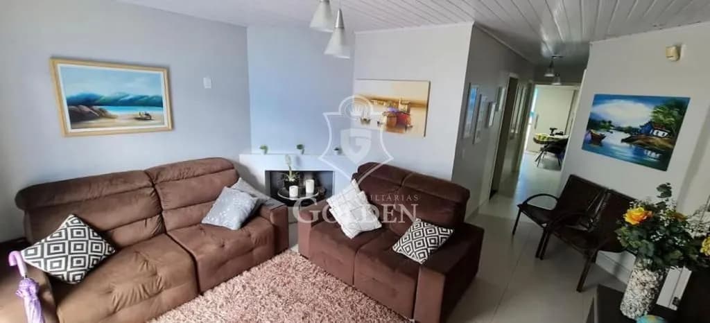CASA COM ÓTIMA LOCALIZAÇÃO — 5