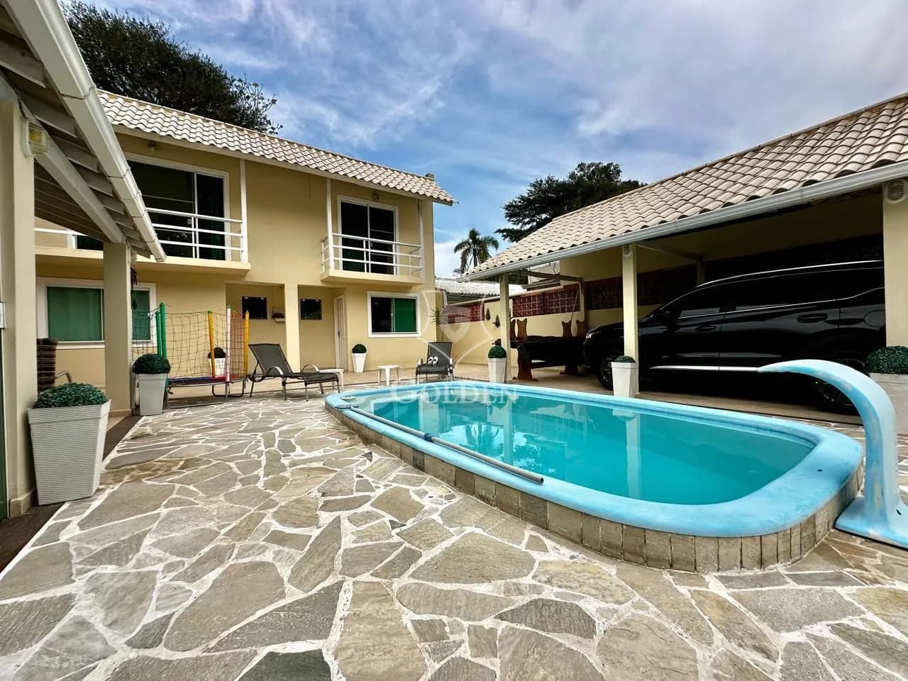 CASA PRÓXIMA AO MAR NO CENTRO DE PORTO BELO — 3