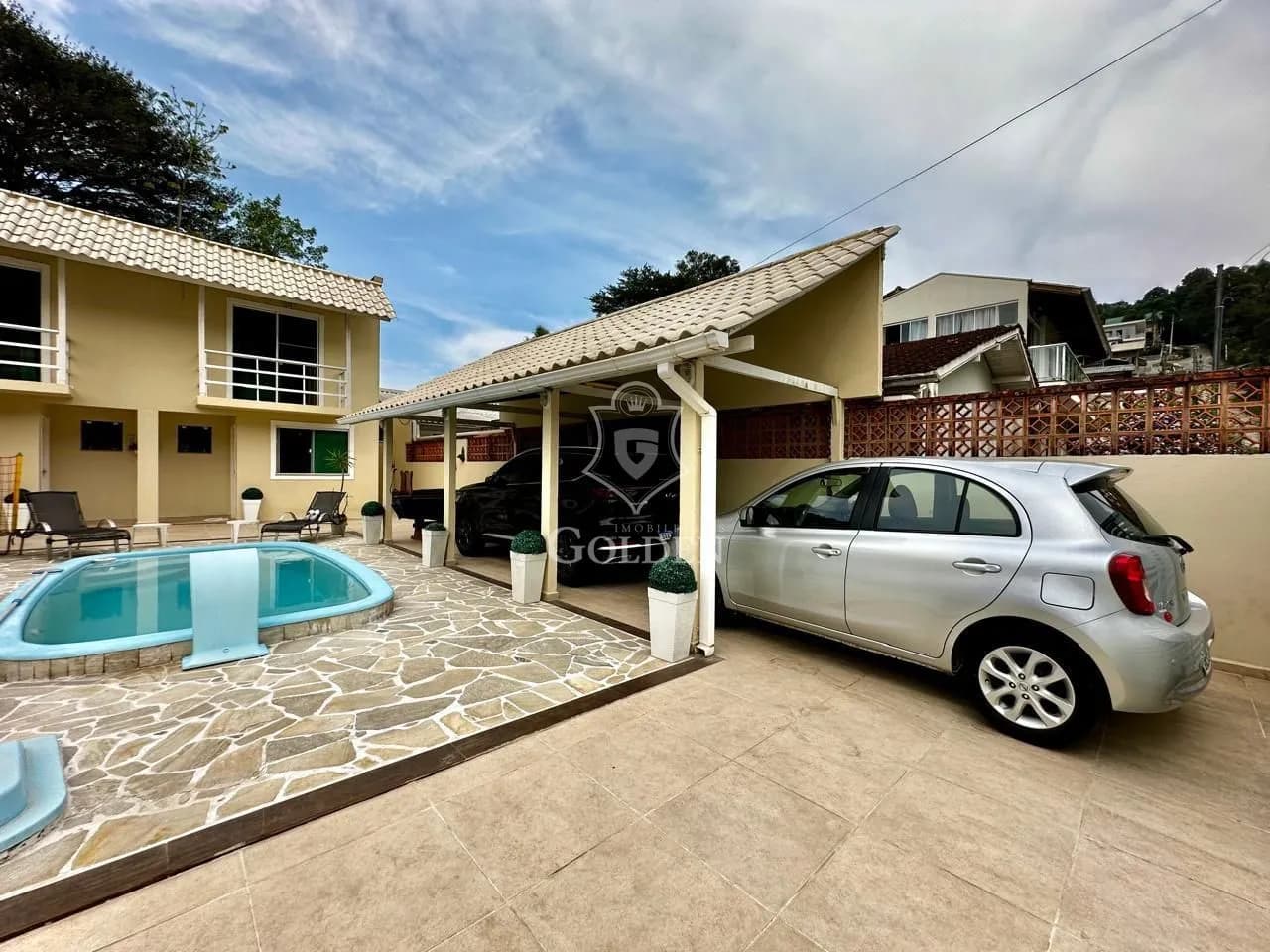 CASA PRÓXIMA AO MAR NO CENTRO DE PORTO BELO — 4