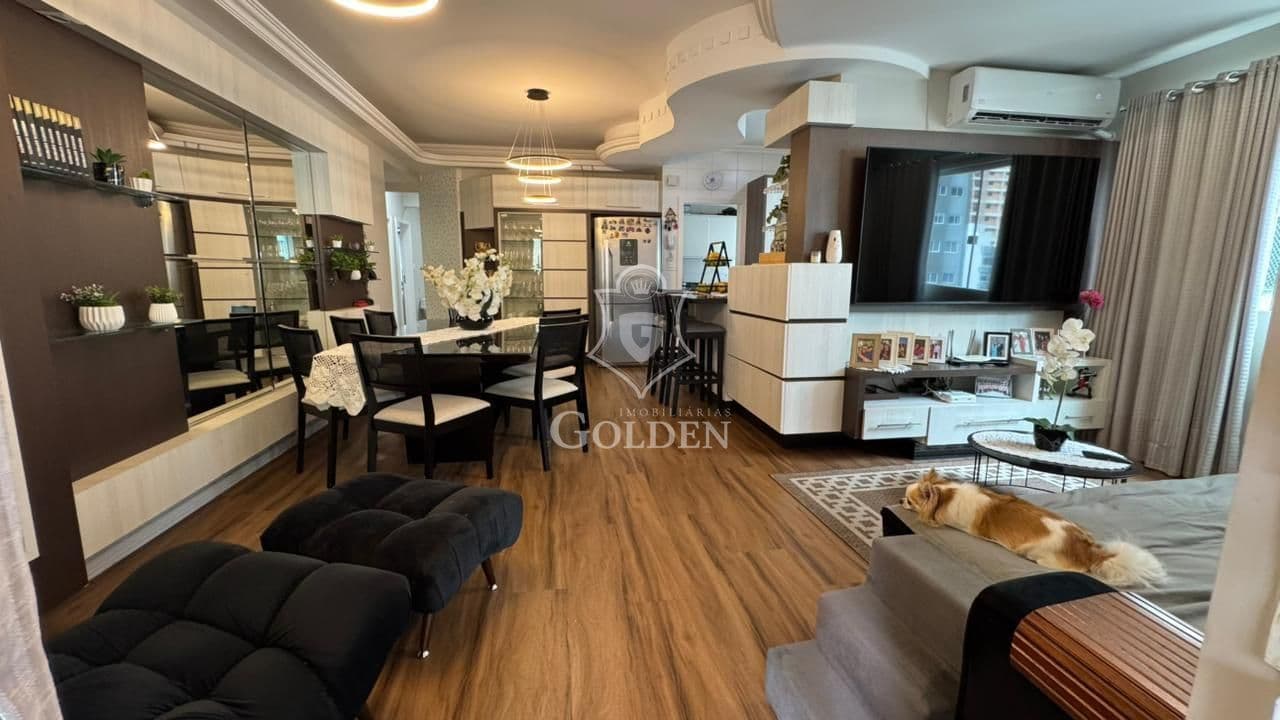 TORONTO RESIDENCE — 4