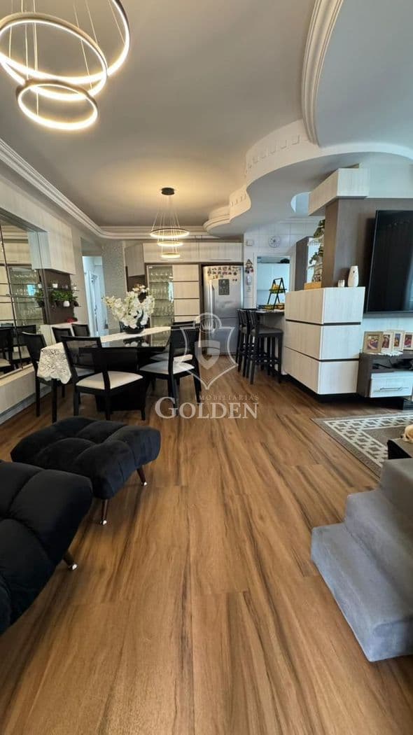 TORONTO RESIDENCE — 5