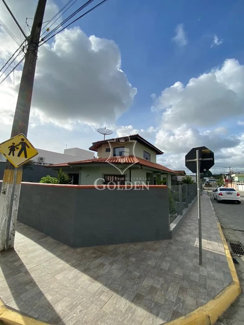 CASA NO ALTO SÃO BENTO — 4