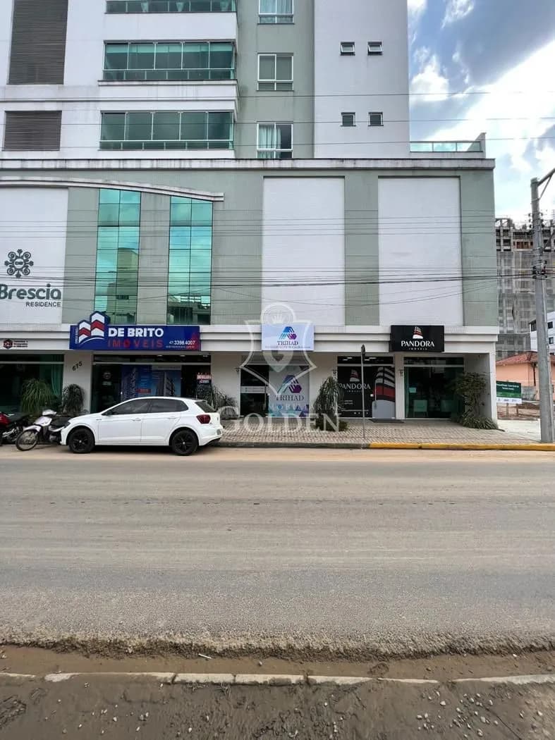 SALA COMERCIAL RESIDENCIAL DE BRECHIA — 2