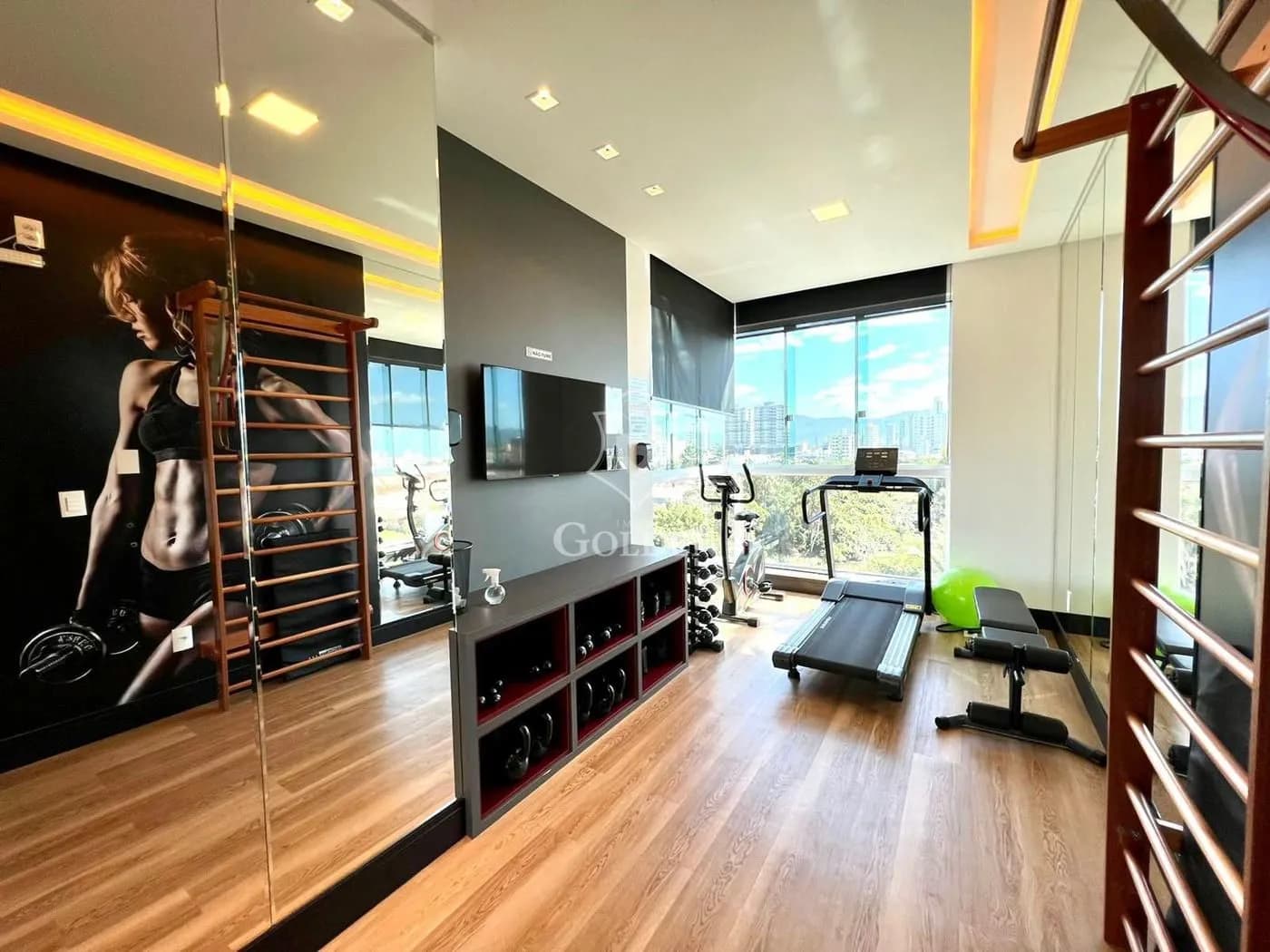 THE EMPIRE RESIDENCE — 4