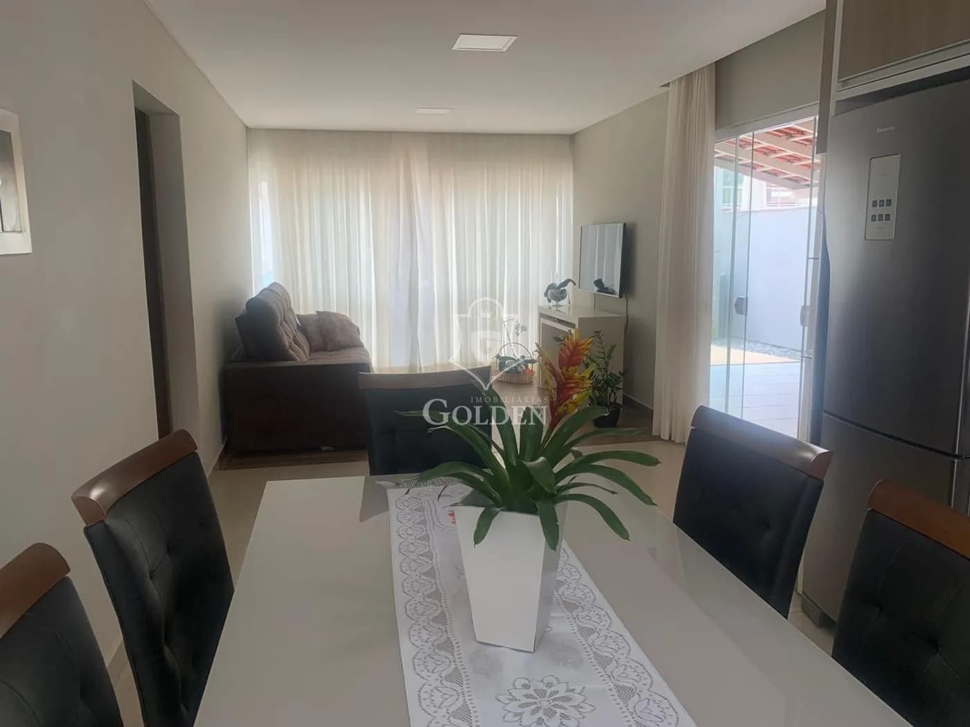 CASA EM PEREQUÊ — 2