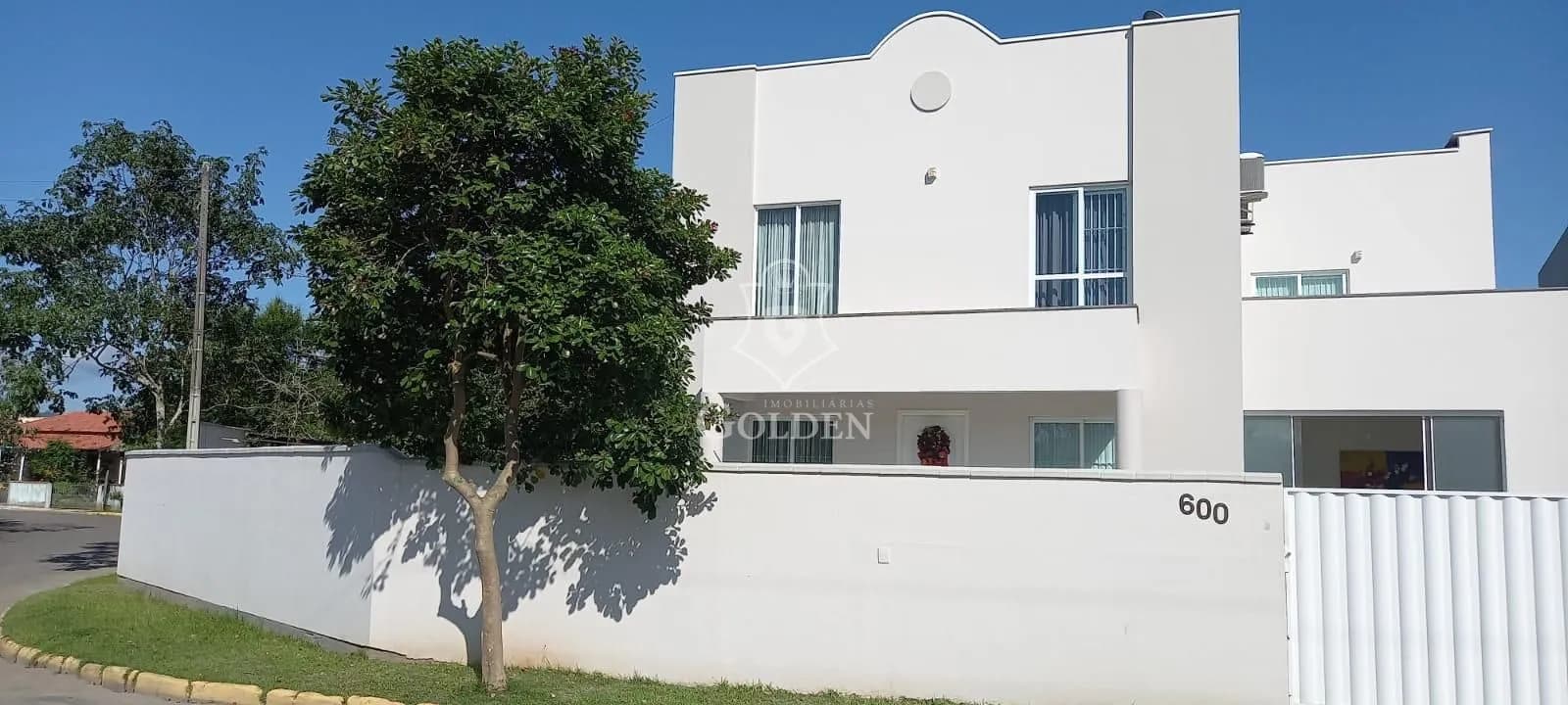 CASA MEIA PRAIA — 2