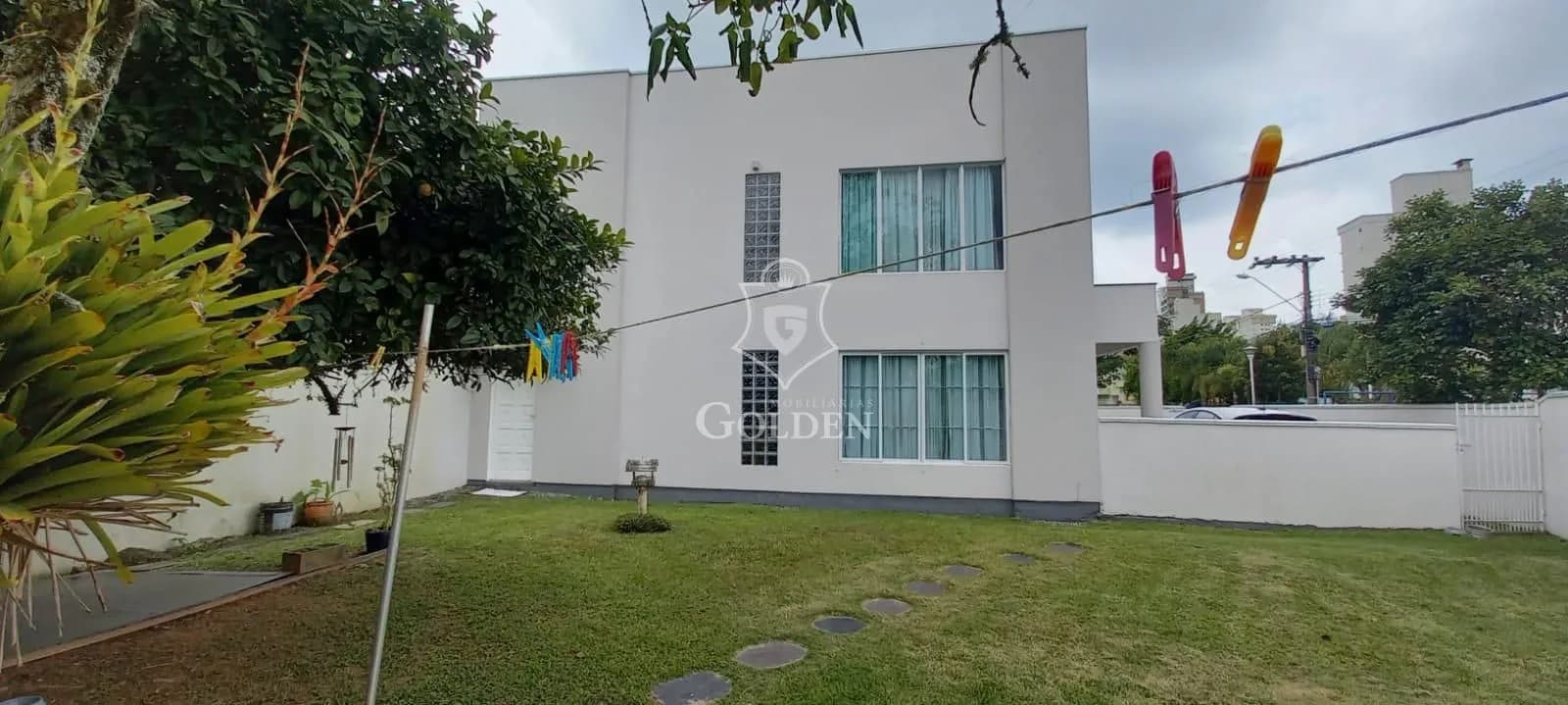 CASA MEIA PRAIA — 4