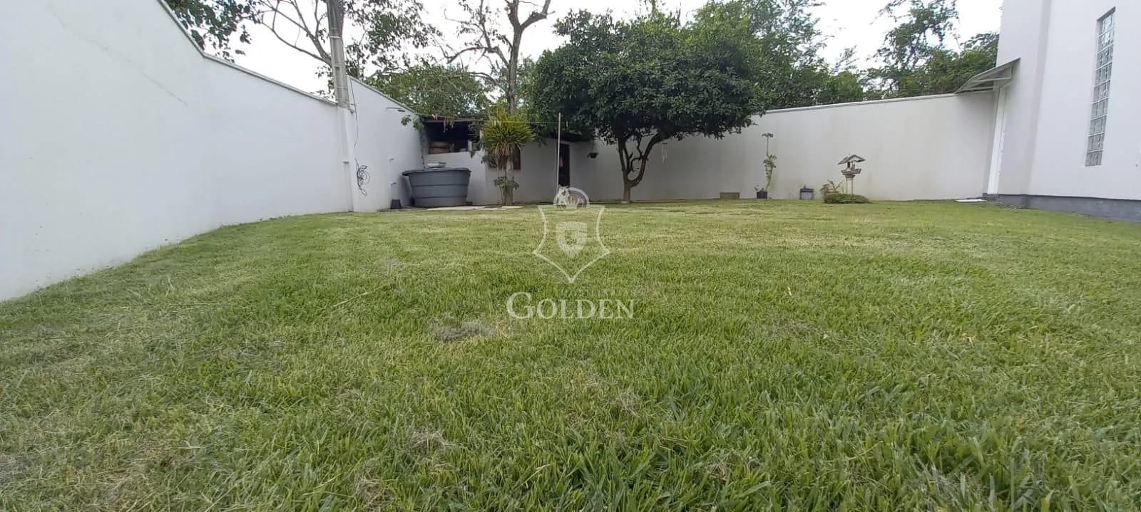 CASA MEIA PRAIA — 5