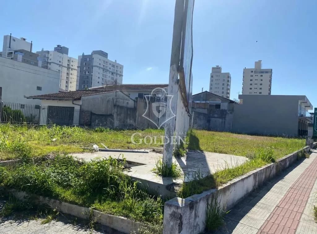 TERRENO COMERCIAL — 4