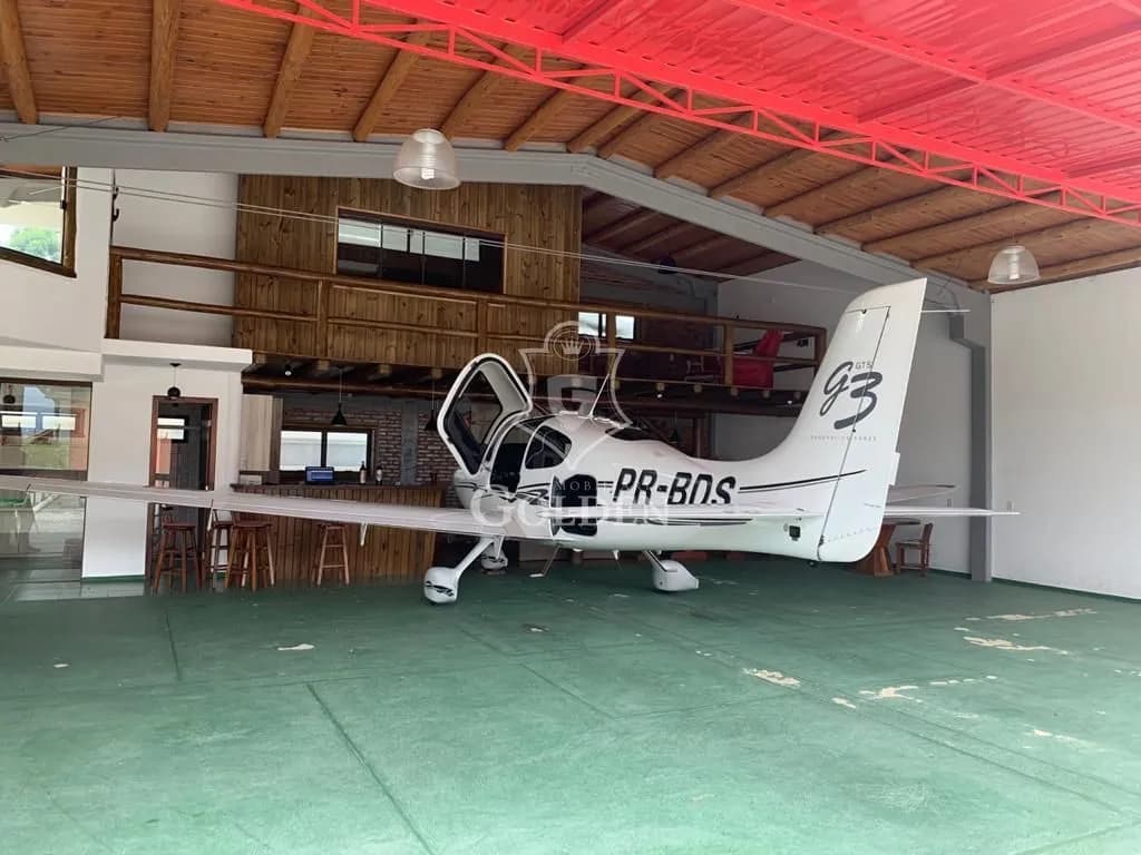HANGAR — 5